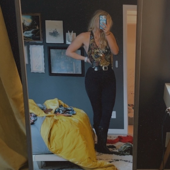 Meet your Posher, Iris - Picture 3 of 3